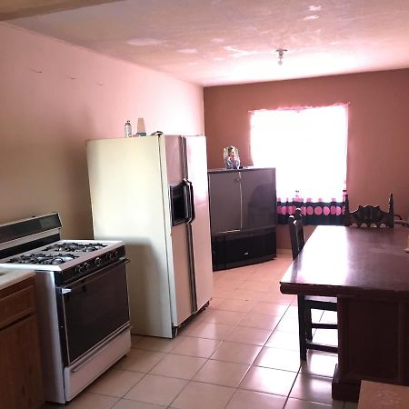 Blanquita Guesthouse Manuel F. Martínez المظهر الخارجي الصورة