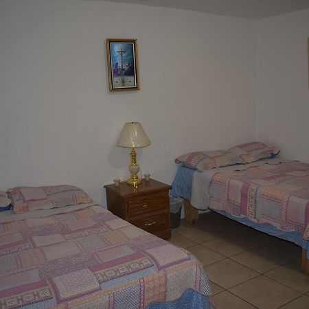 Blanquita Guesthouse Manuel F. Martínez المظهر الخارجي الصورة