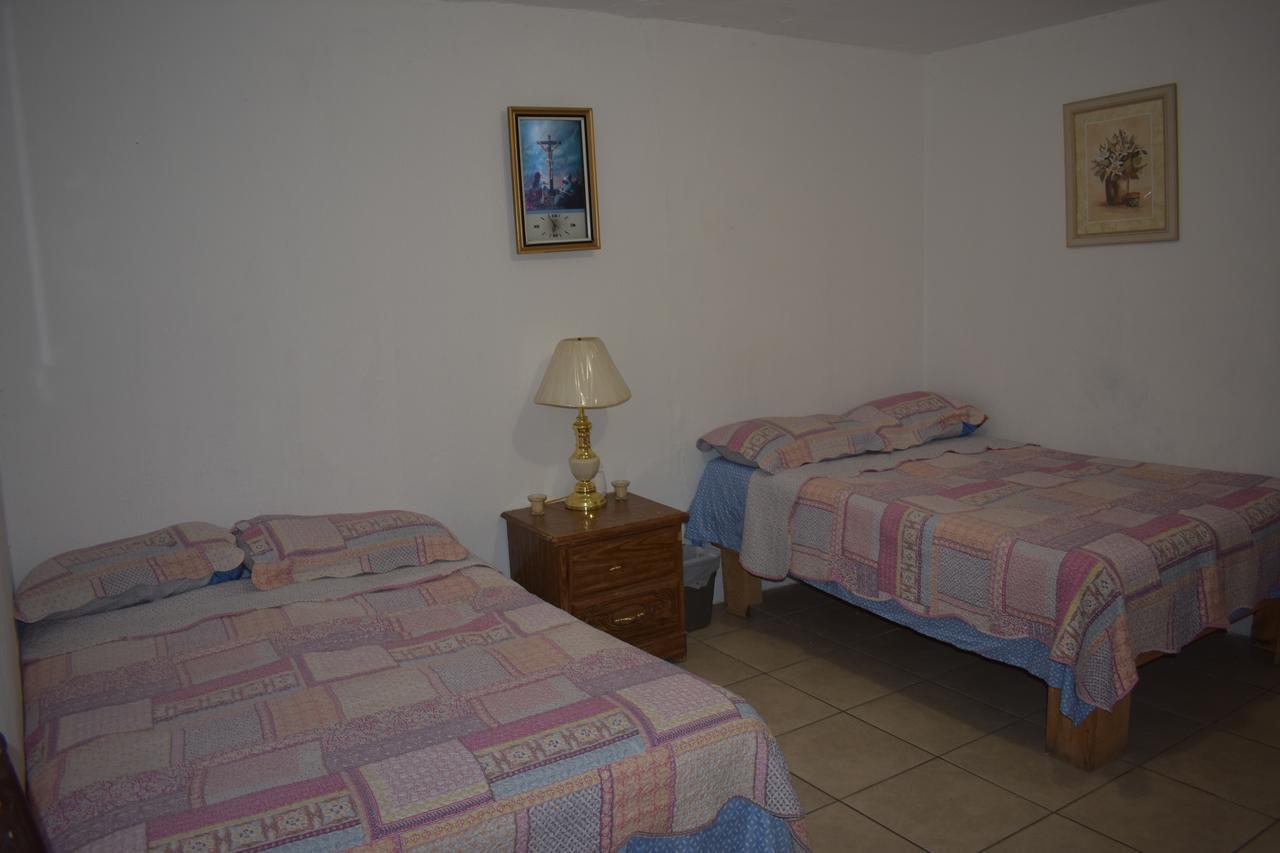 Blanquita Guesthouse Manuel F. Martínez المظهر الخارجي الصورة